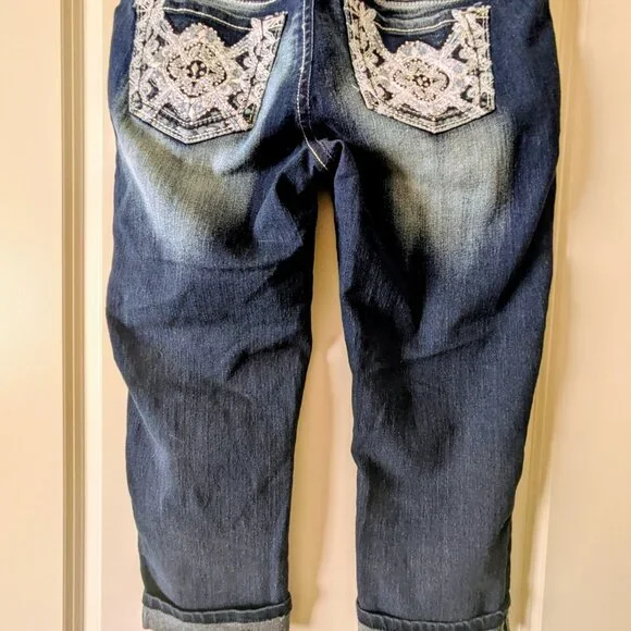 Wallflower Embellished Blue Jean Capri Size 7 - NWOT - Picture 13 of 13